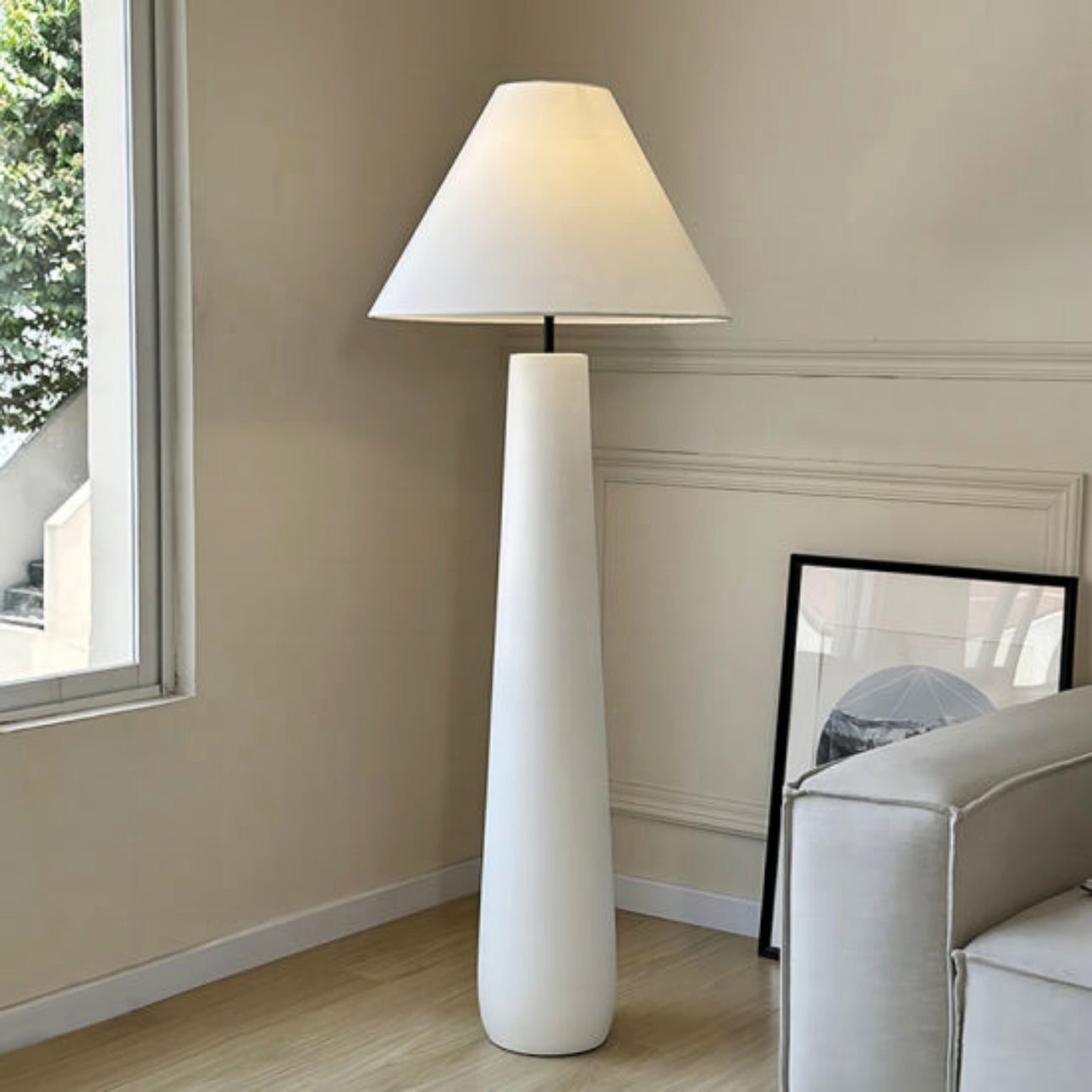 Taavita Floor Lamp - Elegant and Modern Addition for Any Room