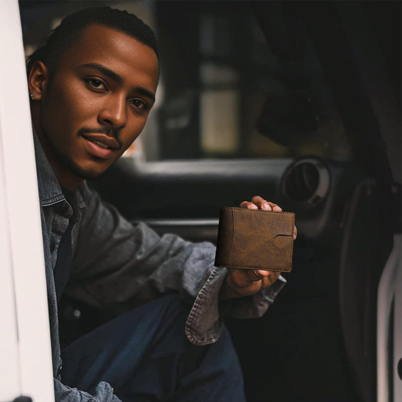 Leather Card Holder with RFID Protection – Compact Theft-Resistant Wallet