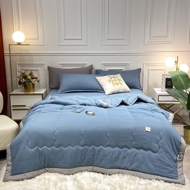 Lightweight Summer Blanket for Breathability and Moisture Control