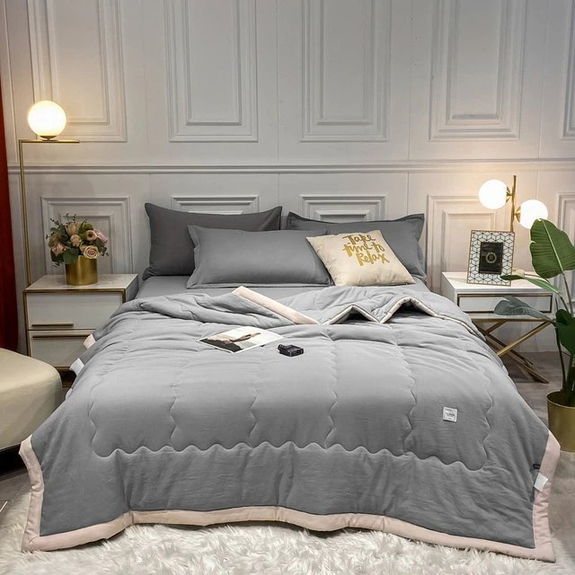 Lightweight Summer Blanket for Breathability and Moisture Control