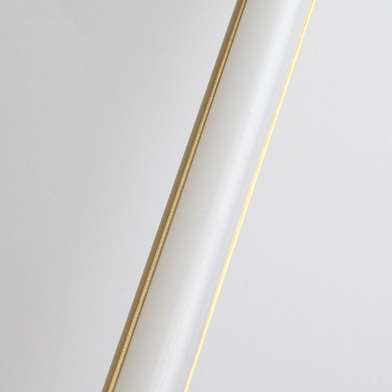 Taavita | Vertical Wall Lamp