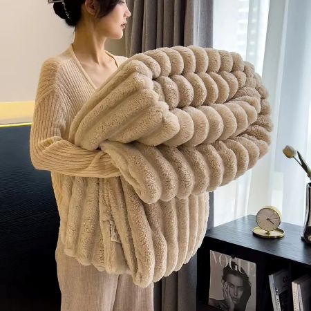 Cozy Soft Throw Blanket in Luxurious Faux Rabbit Fur for Warmth