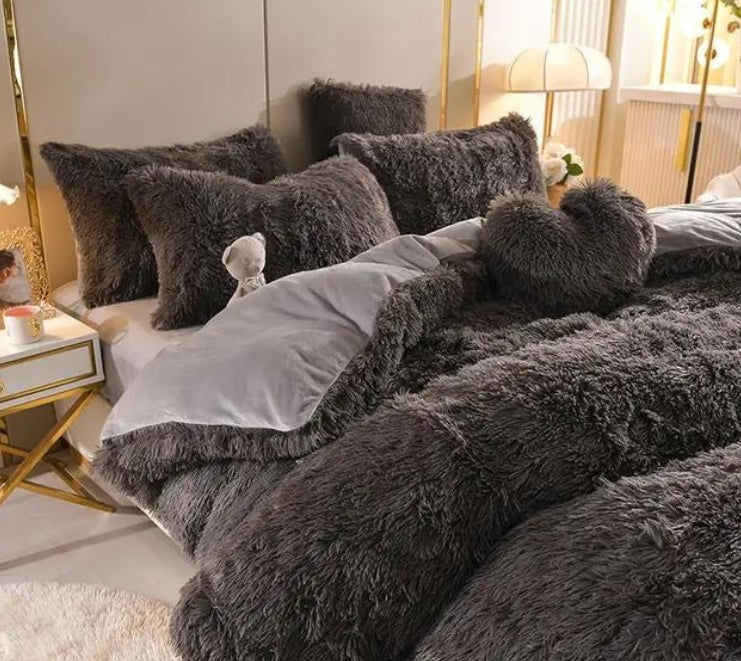 Plush Duvet Cover Set with Zipper and Corner Straps for Year-Round Comfort