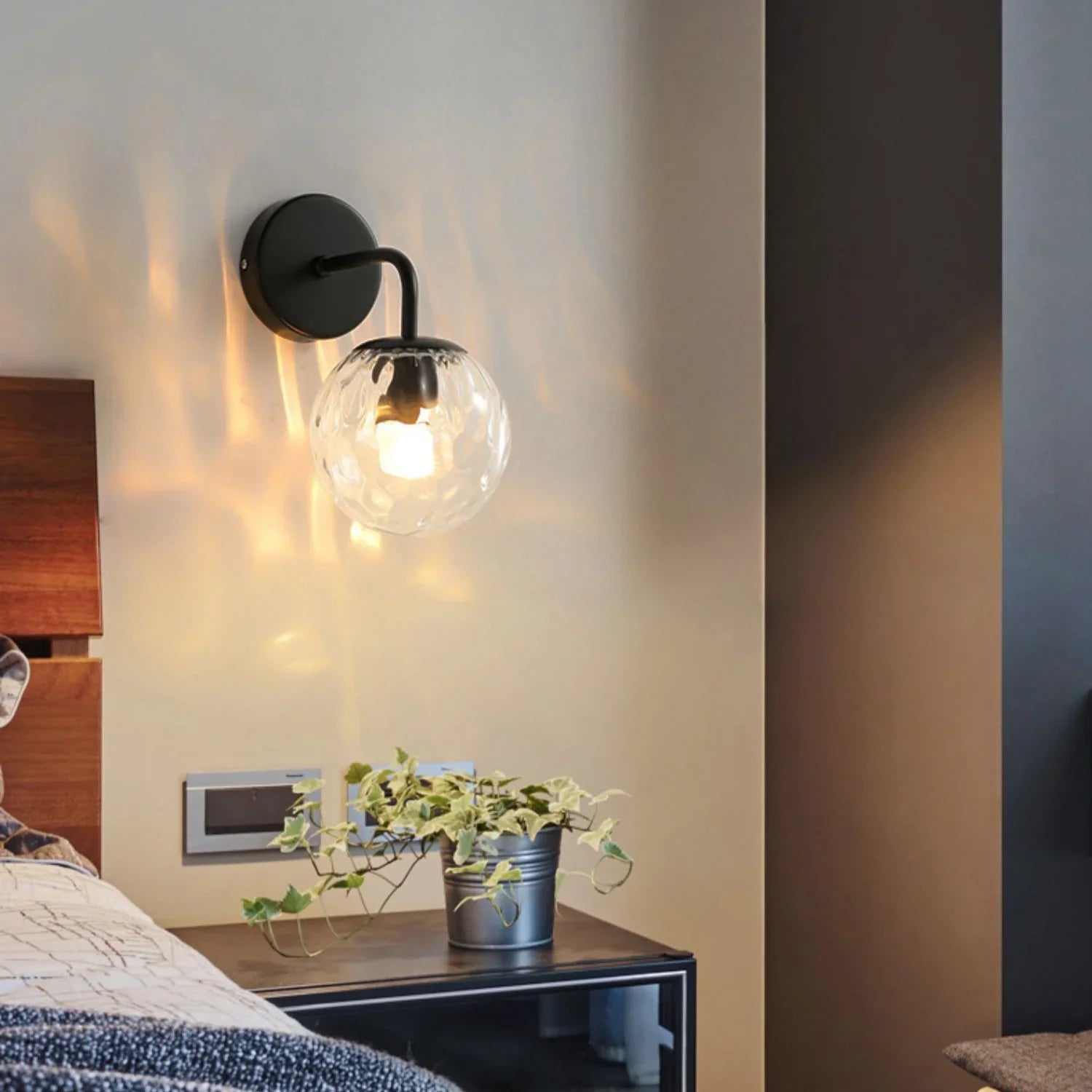 Taavita Glass Globe Wall Lamp