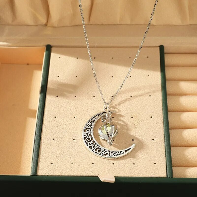 Celestial Glow Pendant Necklace – Elegant Moonstone Jewelry