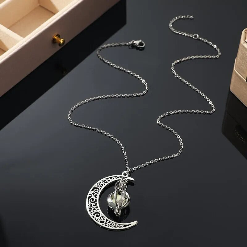 Celestial Glow Pendant Necklace – Elegant Moonstone Jewelry