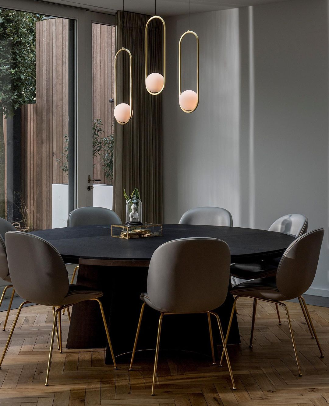 LuxeGlow Pendant Light for Stylish Home Environments