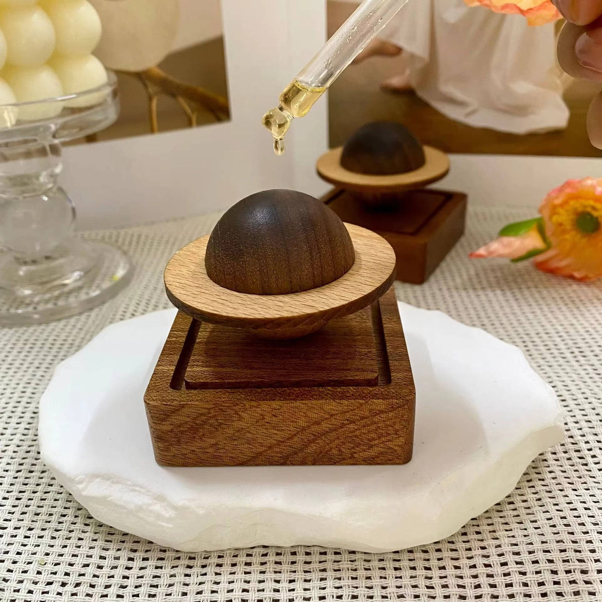 Natural Walnut Planet Diffuser – Elegant Essential Oil Decor