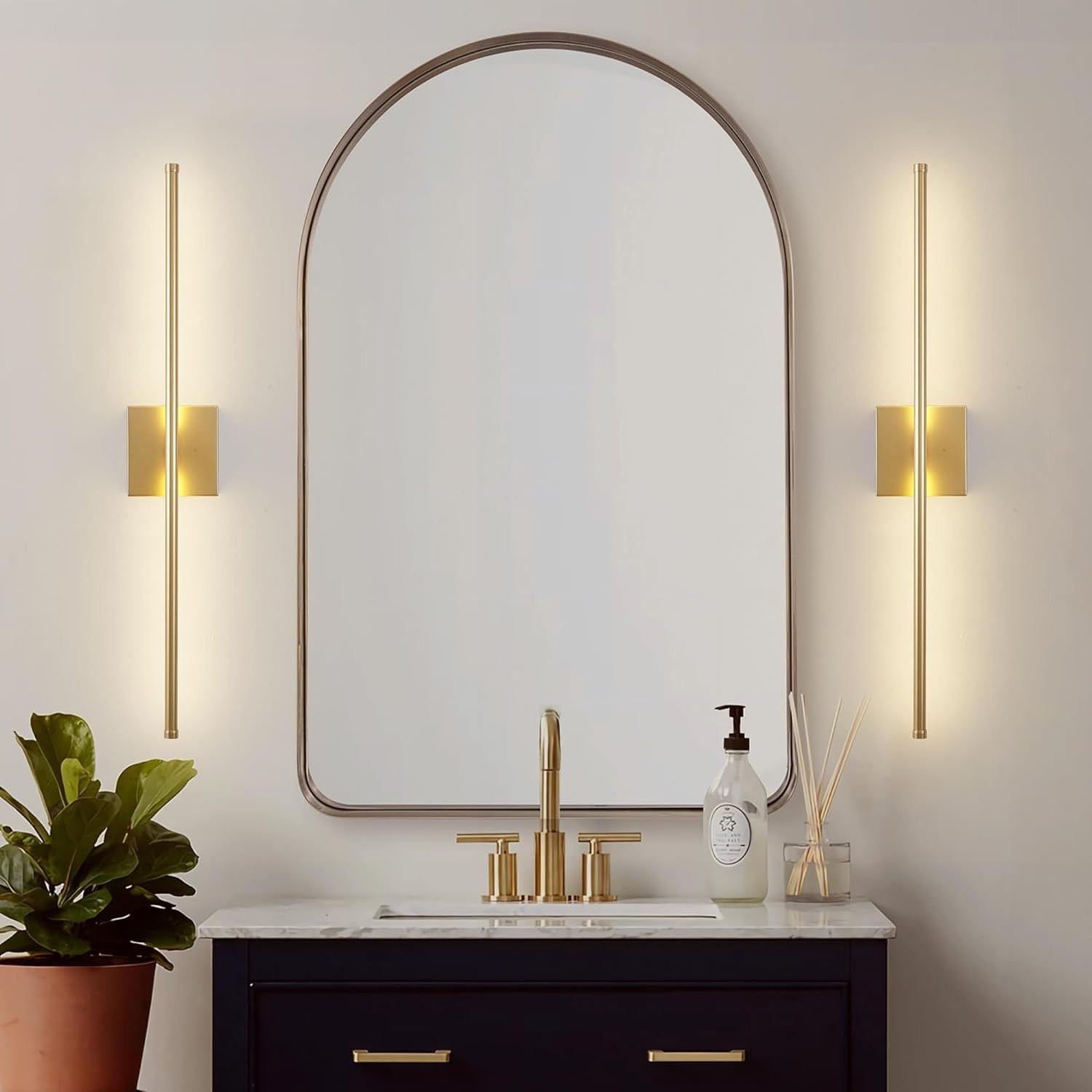 LED Wall Light – Battery-Powered Minimalist Design Sconce