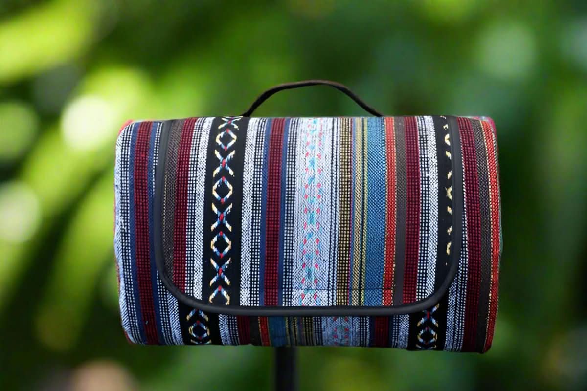 EcoGuard Outdoor Blanket: Waterproof Mat for Adventures