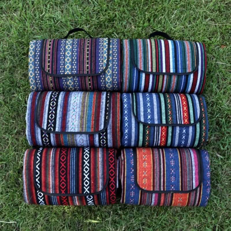 EcoGuard Outdoor Blanket: Waterproof Mat for Adventures