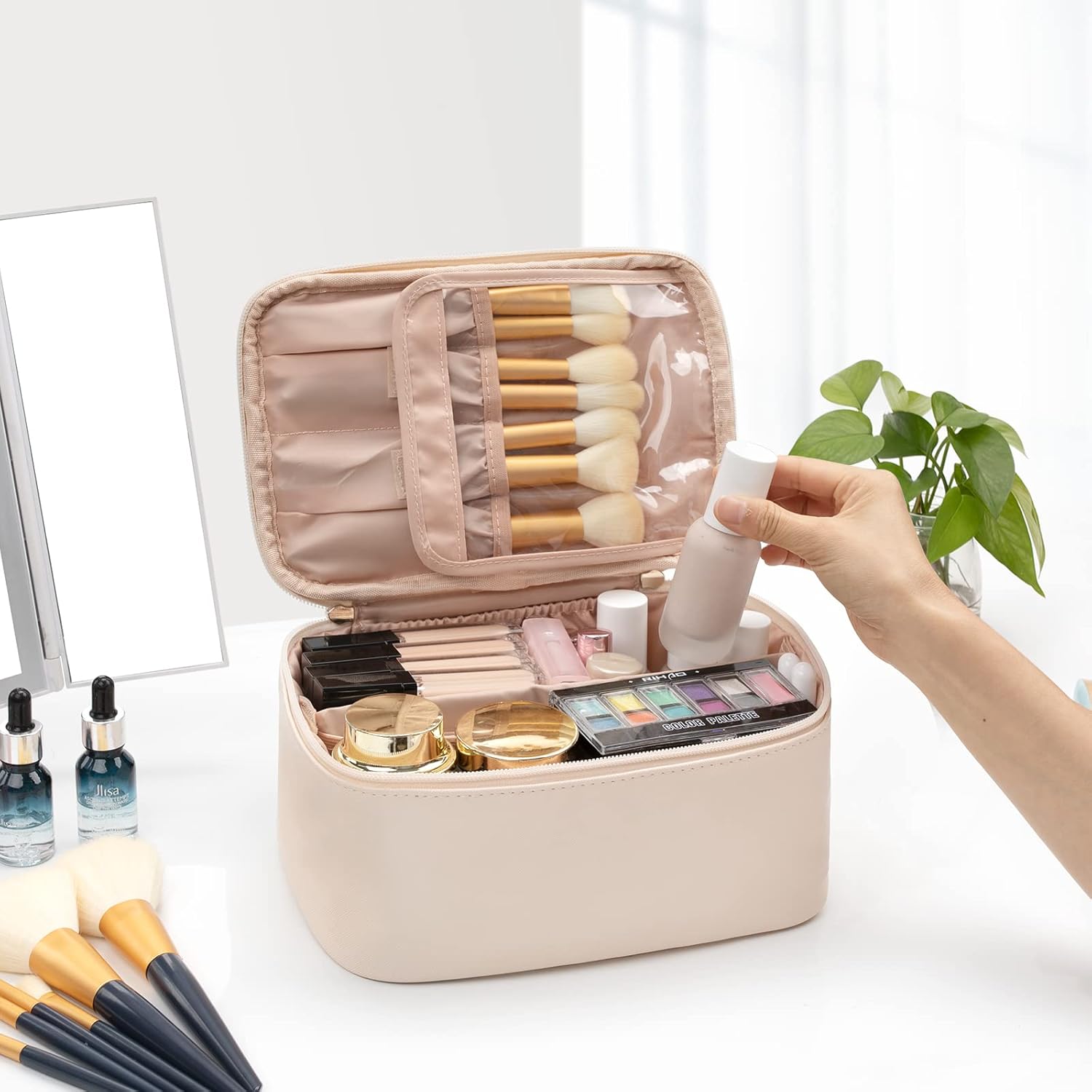Adjustable Divider Makeup Organizer Bag – Travel-Friendly Beauty Case