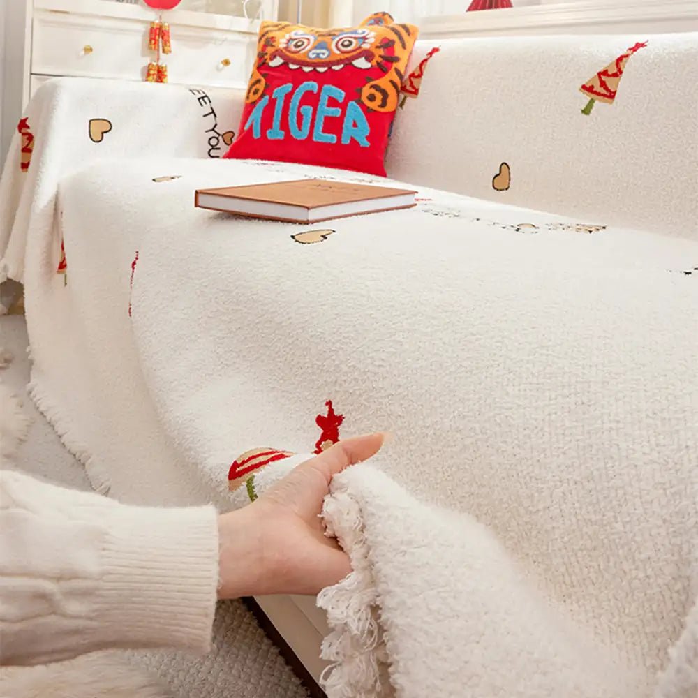 Cozy Christmas Fleece Blanket with Charming Tree Design