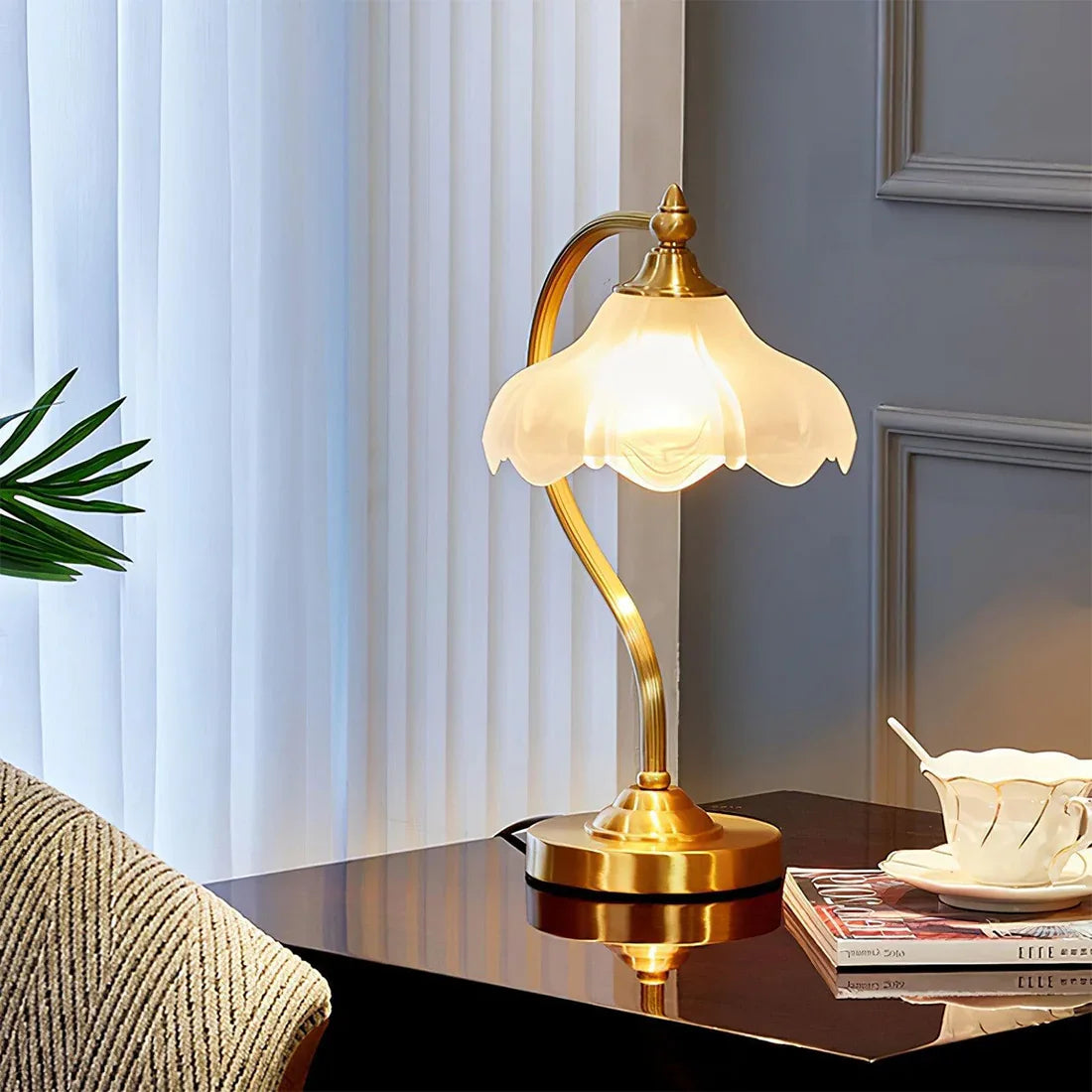 Elegant Floral Glass Table Lamp with Dimmable Feature