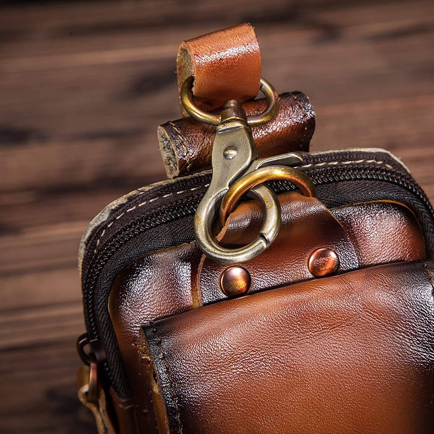 Men's Adjustable Strap Leather Waist Bag – Stylish and Durable for Daily Use