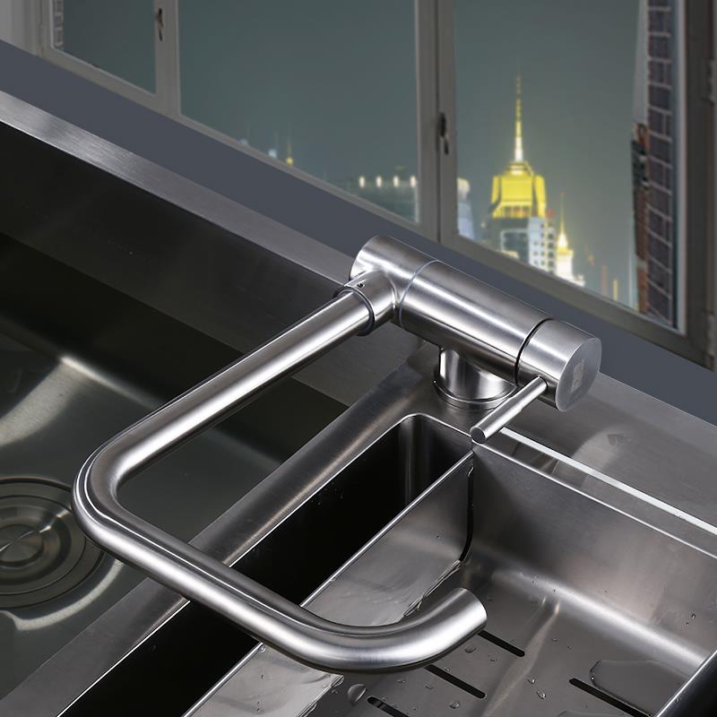Modern Lead-Free Kitchen Tap with 360° Swivel in Stainless Steel