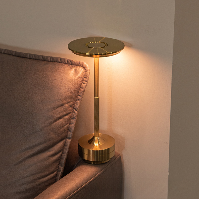 Portable LED Desk Light – Wireless and Dimmable for Any Space