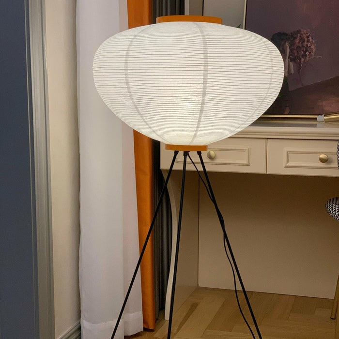 Taavita Floor Lamp - Elegant Minimalist Lighting for a Calming Atmosphere