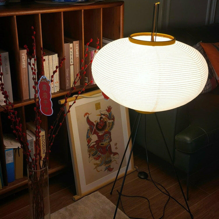 Taavita Floor Lamp - Elegant Minimalist Lighting for a Calming Atmosphere