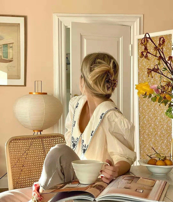 Taavita Floor Lamp - Elegant Minimalist Lighting for a Calming Atmosphere