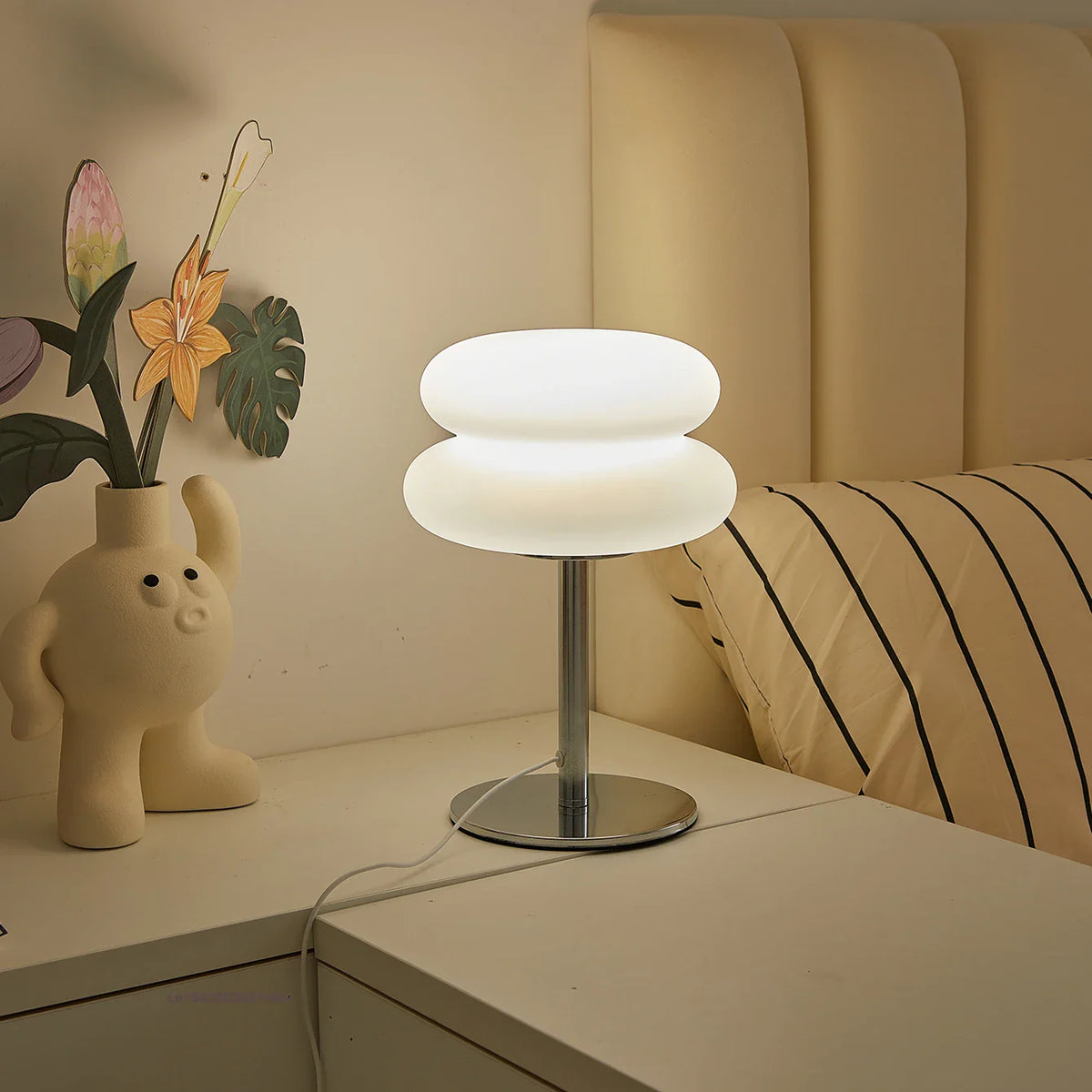 Versatile USB-Powered Dimmable Table Lamp with 3 Color Settings