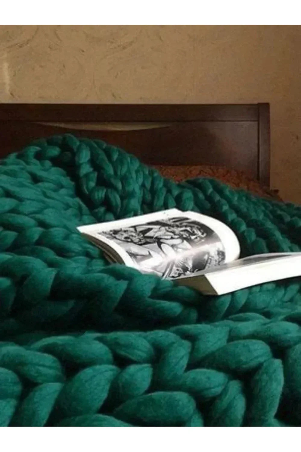 Chunky Knit Throw Blanket | Plush Softness | Cozy Warmth for Chilly Nights | Polyester