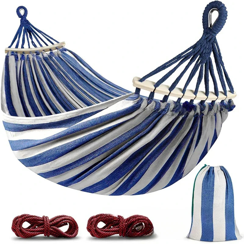 Double Hammock with Curved Wooden Spreaders for Outdoor Relaxation
