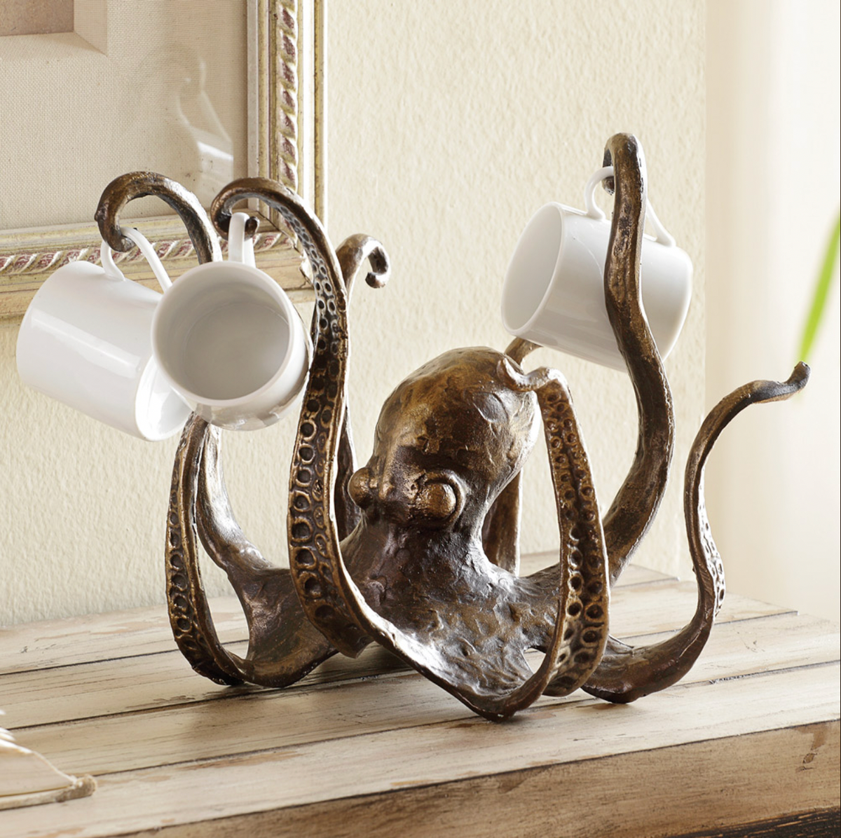 Nautical Mug Organizer with Artful Design for 8 Cups