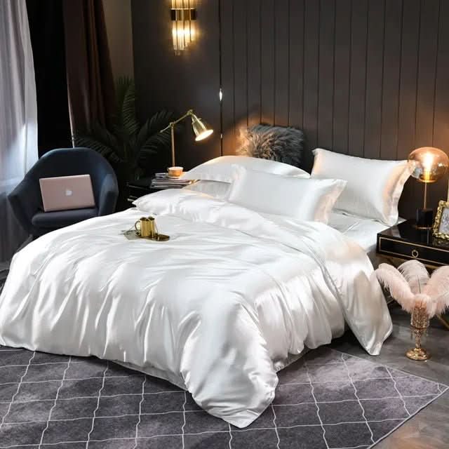Elegant Silk Duvet Cover – Breathable Comfort for All Seasons
