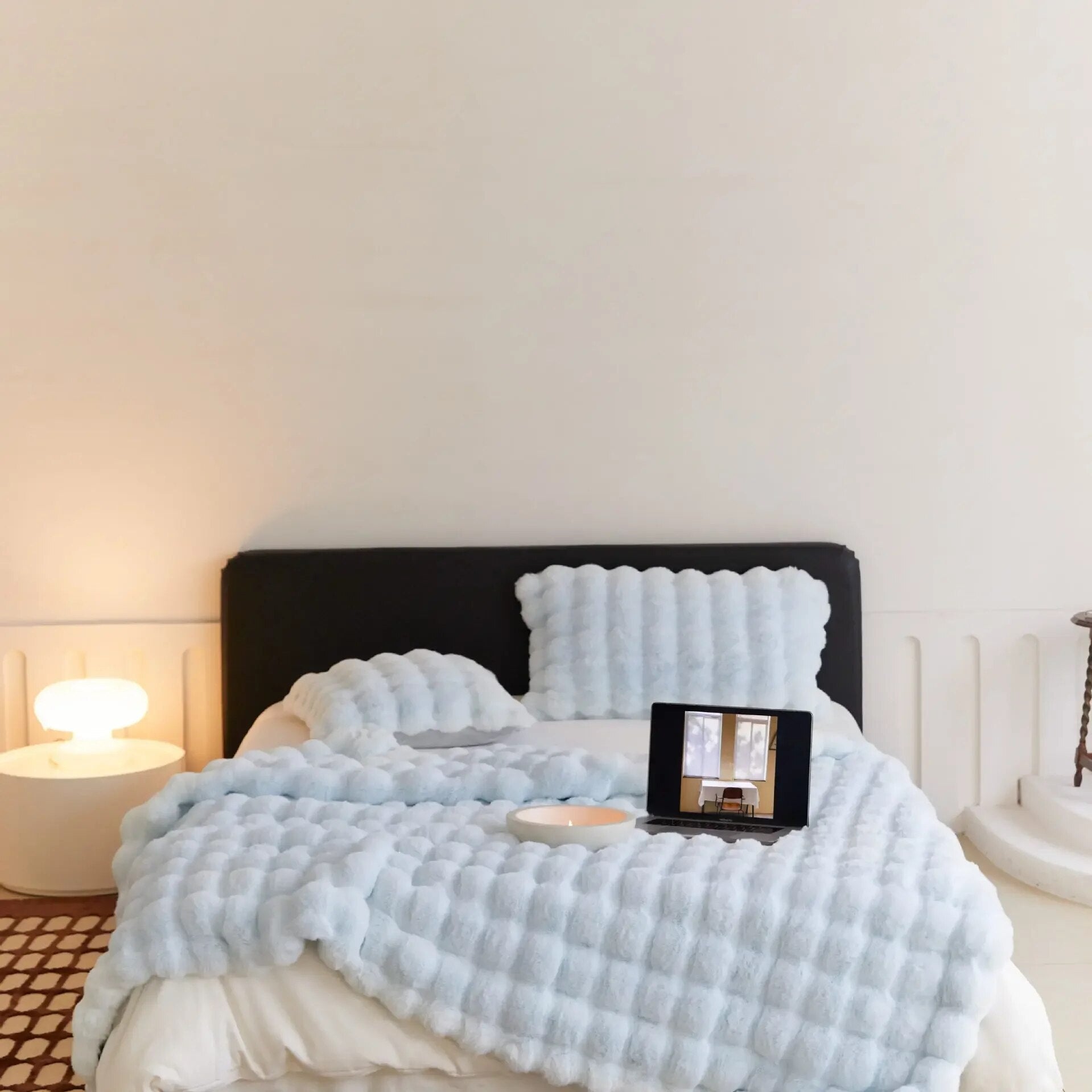 Luxury Soft Fleece Blanket – Cozy All-Season Plush Wrap