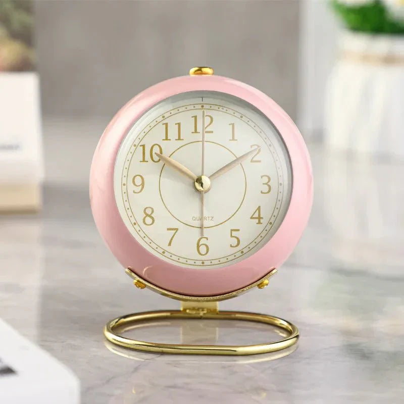 Alarm Clock | Vintage Style | Silent Operation & Night Light | 10.5 x 9 x 6.5 cm