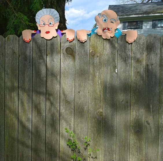 Fence Decoration | Nosy Couple Figurines | Handmade Pinewood & 11.8 in W | Weatherproof Finish