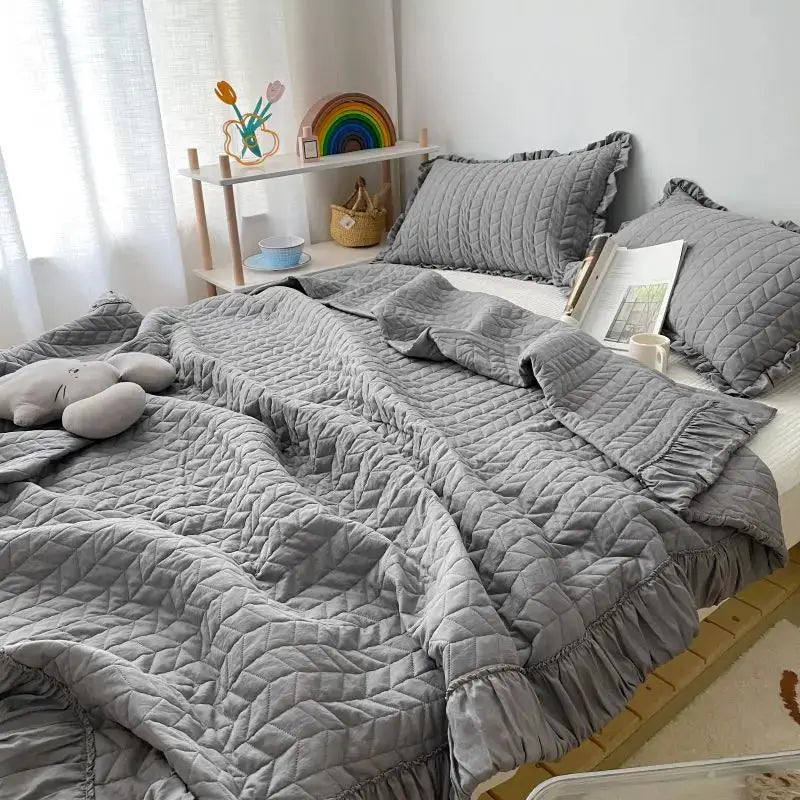 Seersucker Quilt Set | Ruffled Edges & Textured Design | Polyester 3-Piece | Lightweight Breathable