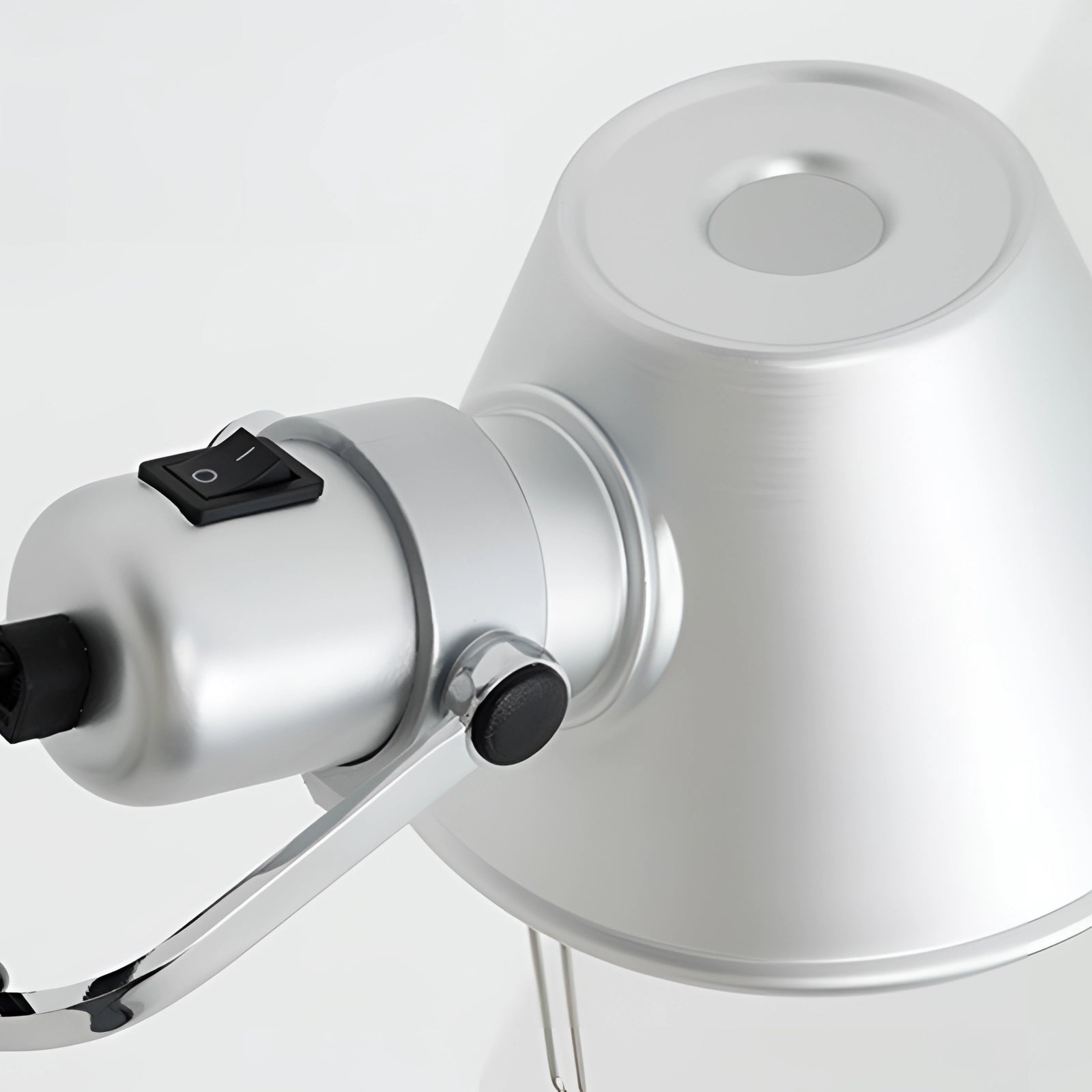 Adjustable wall-mounted metal lamp in an industrial style, featuring a cylindrical aluminum design suitable for reading and ambient lighting.