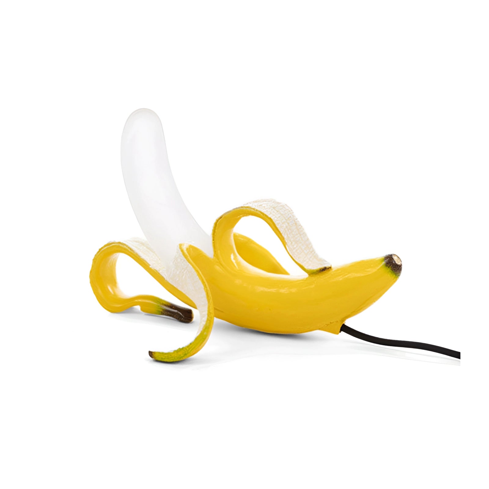 A stylish gold banana-shaped resin table lamp designed as a modern art fruit sculpture, showcasing realistic details of a banana peel and adding a unique artistic touch to any decor.