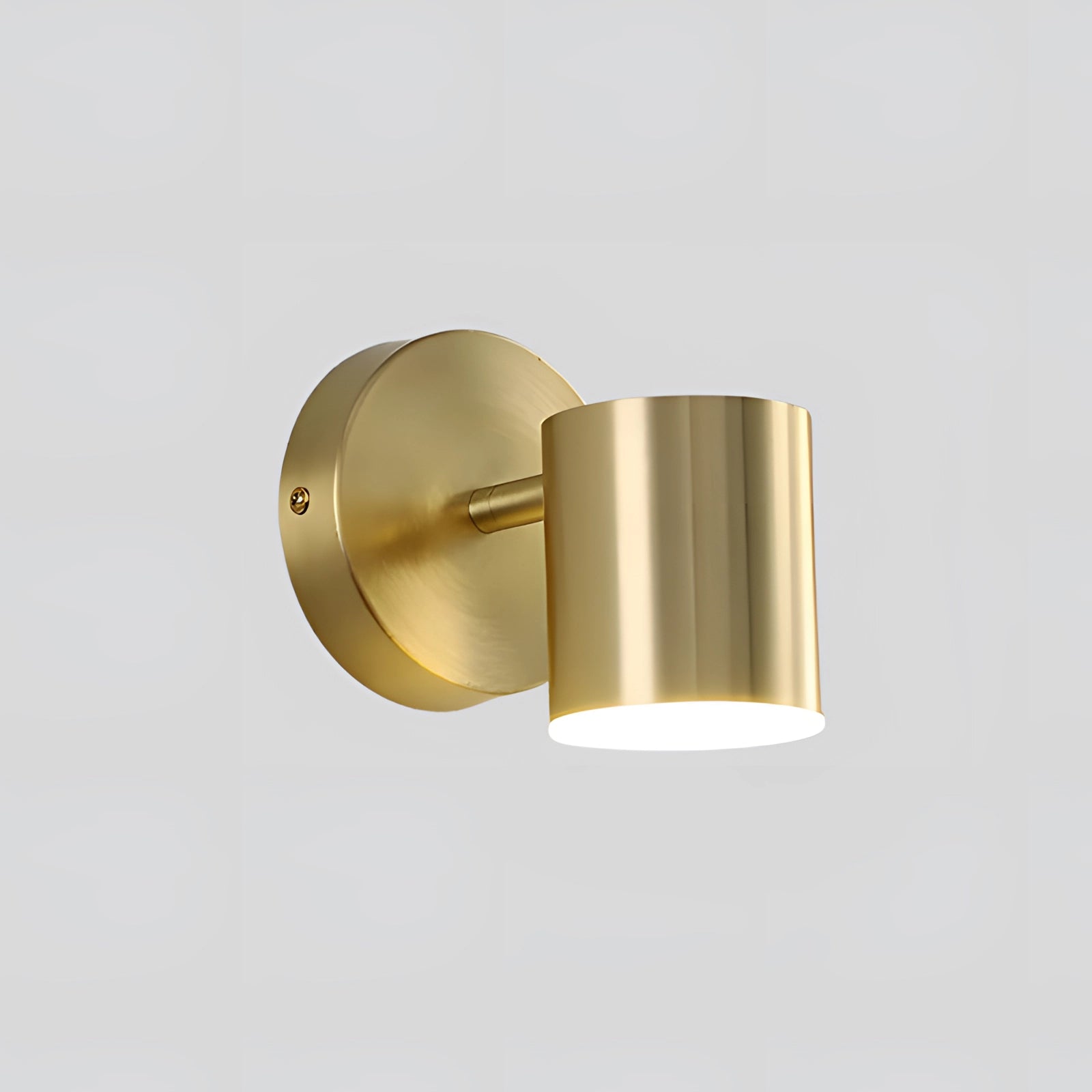 
Gold LED wall lamp with a modern brass finish and adjustable spotlight, featuring a cylindrical shape and cold white light.