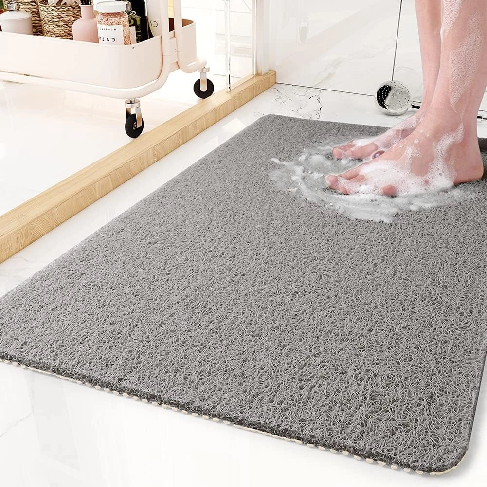 Grey non-slip quick-dry microfiber bathroom mat in an extra-large size of 80x120 cm, placed on a wooden floor.