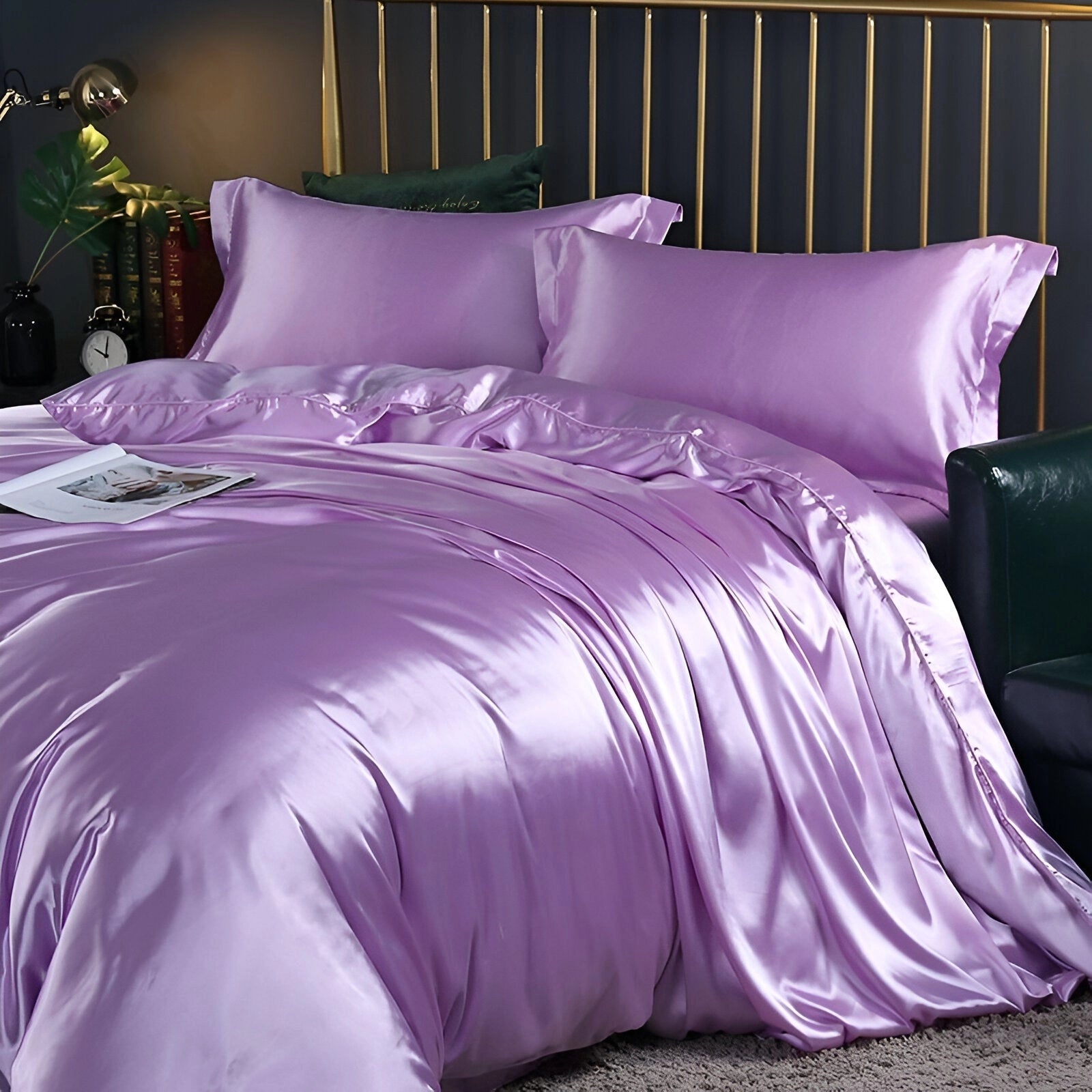 Luxury black leather bed with gold and marble accents in a room with lavender-colored bedding, including a 220x240 cm duvet cover and two matching pillowcases, featuring elegant interior design elements, soft textiles, and ambient lighting.