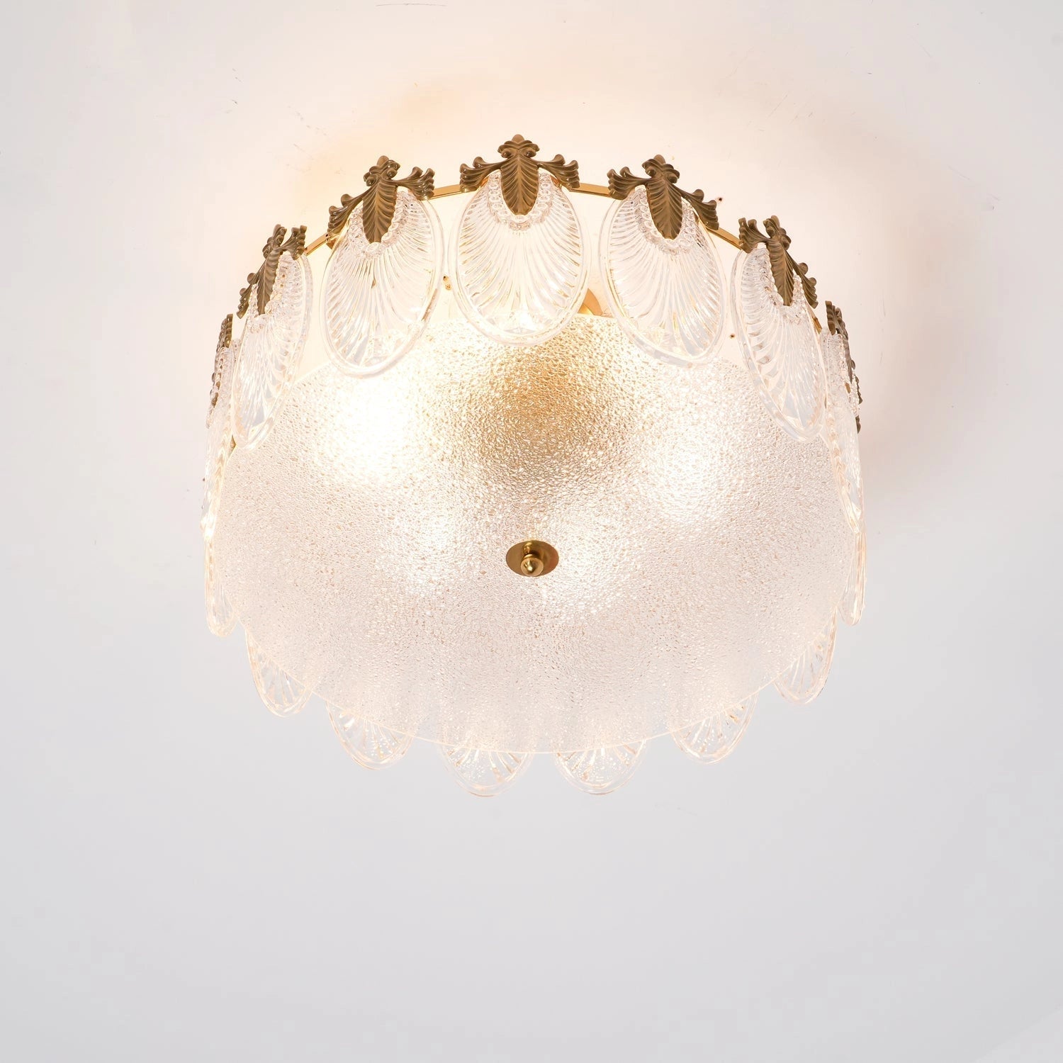Luxury Crystal Chandelier with Gold Leaf Finish, Elegant Vintage Ceiling Light Fixture with Intricate Crystal Details and Circular Design