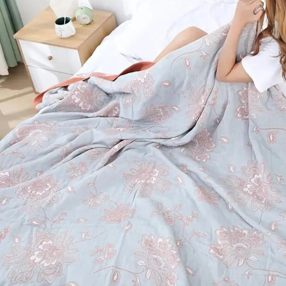 Luxury Gold Silk Comforter - Hypoallergenic Paisley Design Bedding