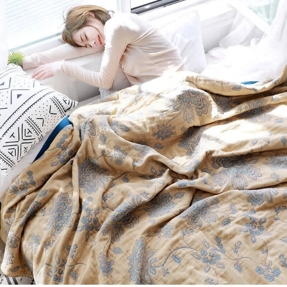 Luxury Gold Silk Comforter - Hypoallergenic Paisley Design Bedding