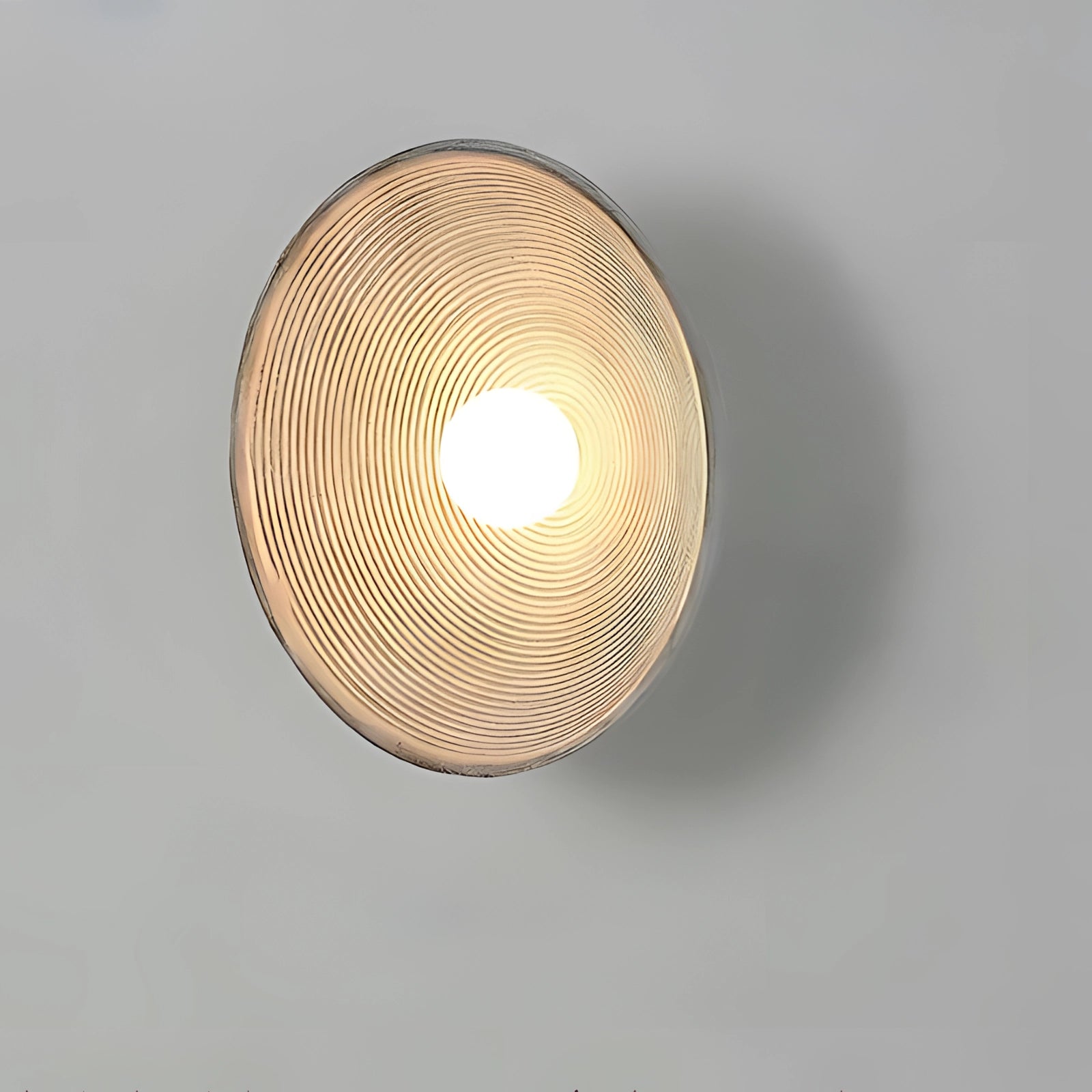 Minimalist bronze circular wall art sculpture featuring a blend of warm Braun and cool white tones, with a sleek metallic finish and artistic circular patterns.