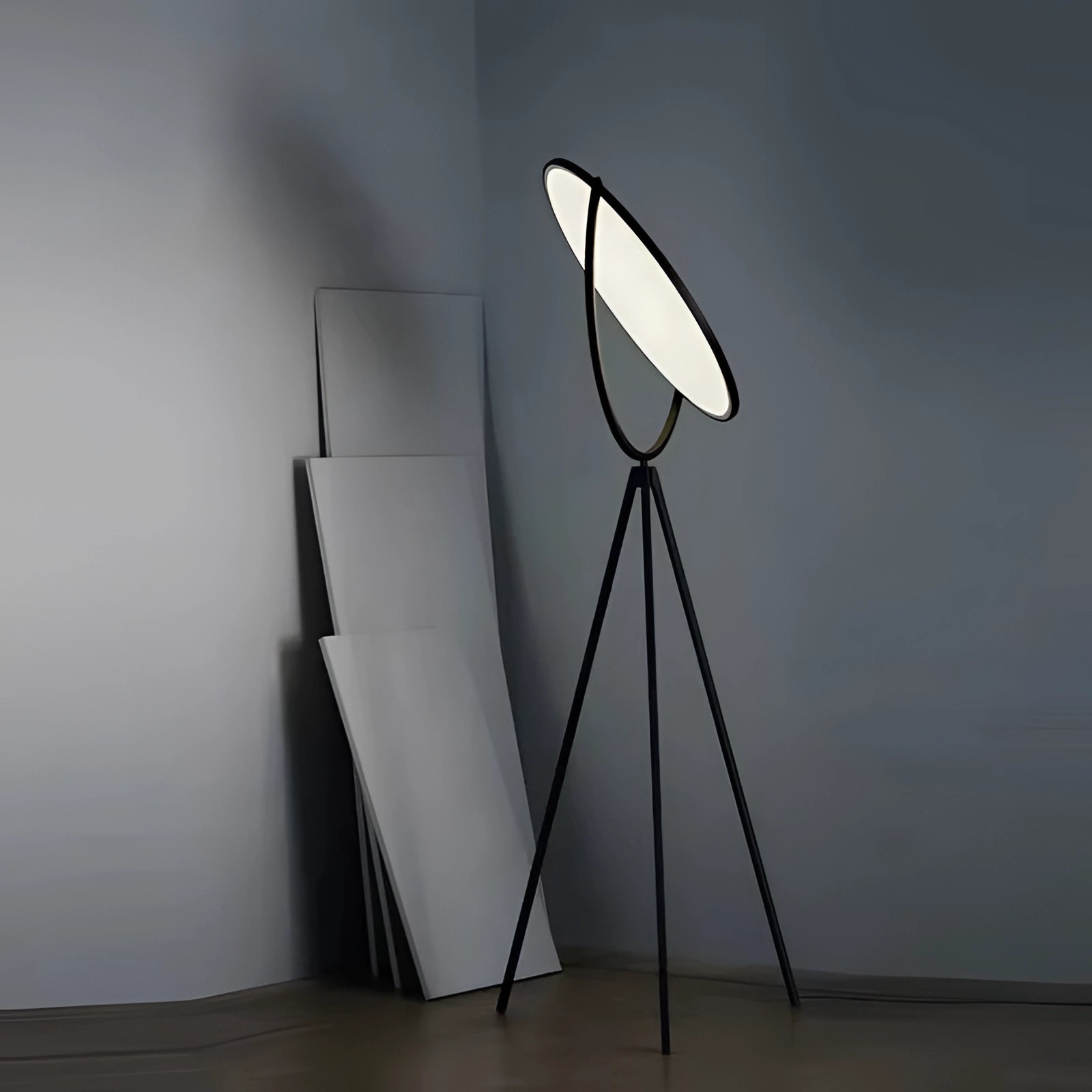 Modern Tripod Lamp - Minimalist Adjustable Metal Floor Lighting