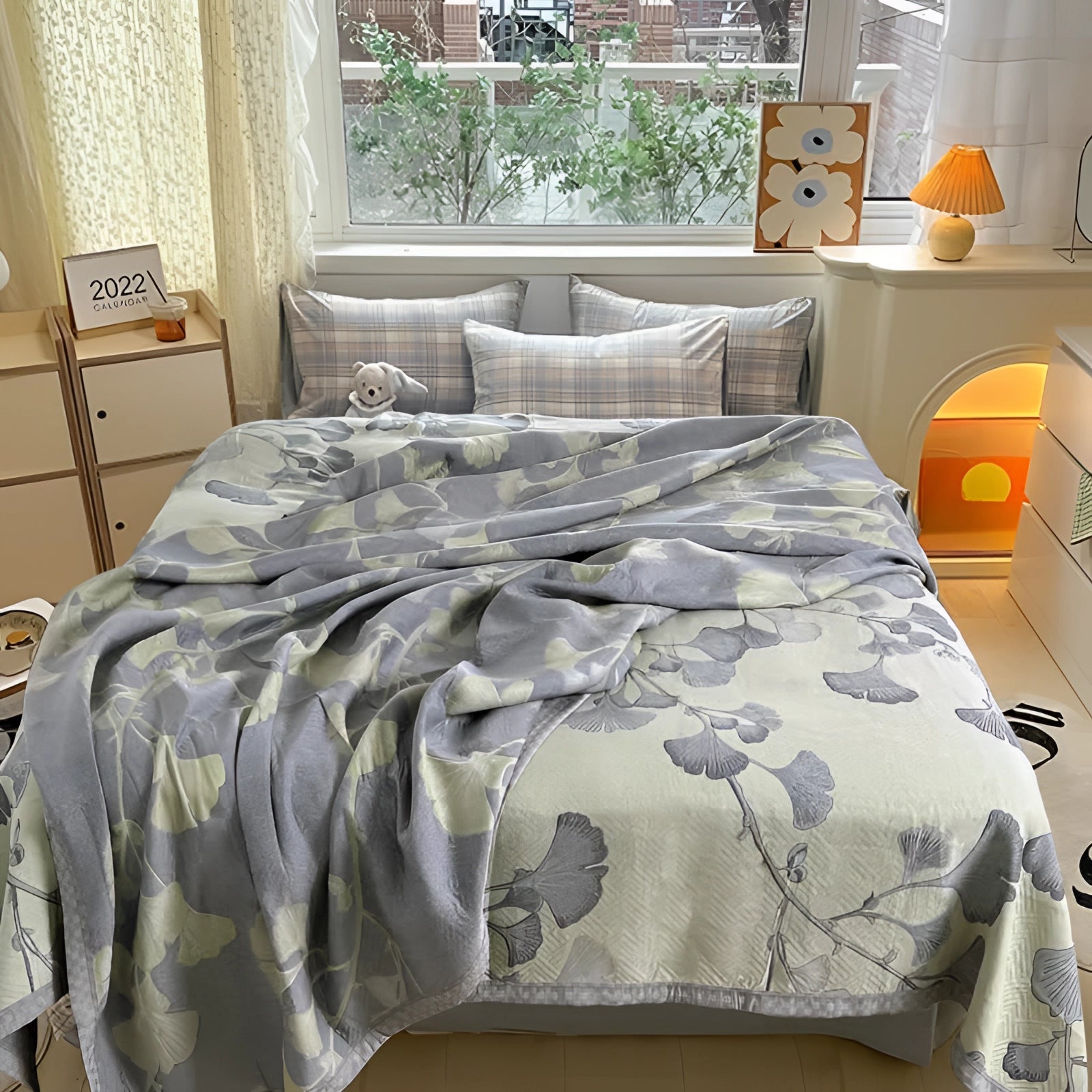 Pastel Green Floral Cotton Throw Blanket - Lightweight Leaf Pattern Decor