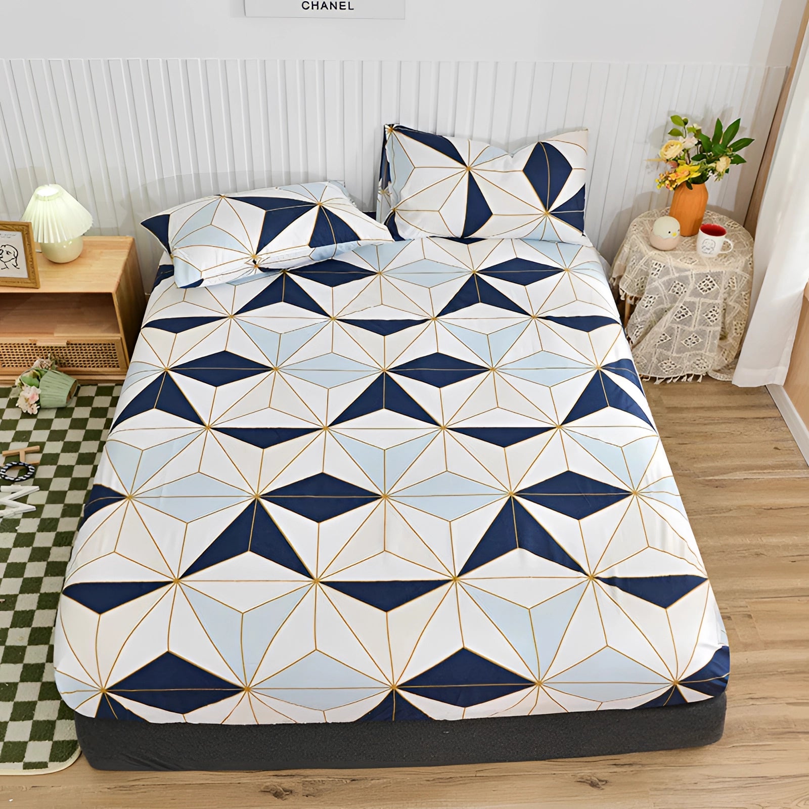 Queen size blue floral duvet cover set with a modern botanical pattern, featuring various shades of azure and aqua with hints of purple and grey, styled in a 200x220x25cm size.