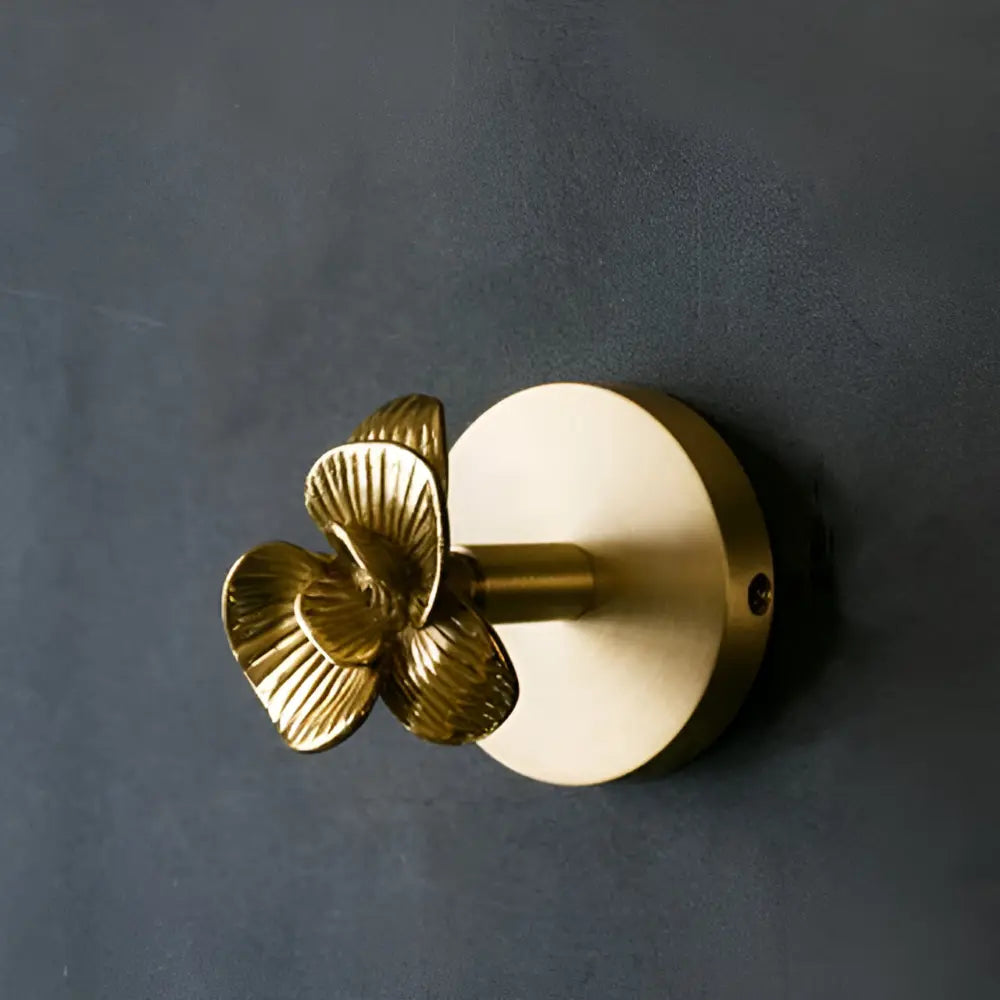 Charming Animal-Themed Wall Hook with Elegant Gold Accent