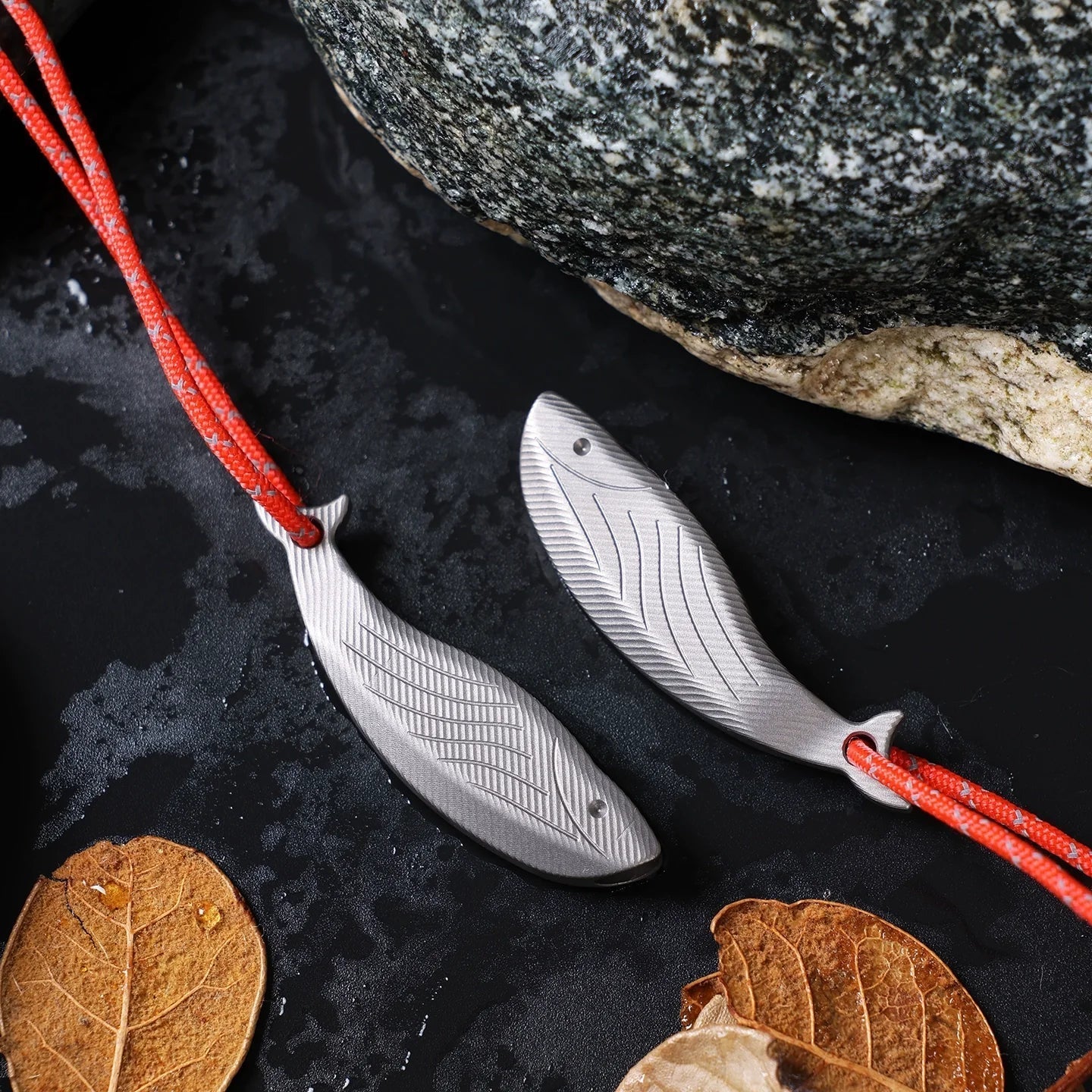 Lightweight Titanium Whistle for Outdoor Safety – Fish-Shaped, High-Frequency Sound
