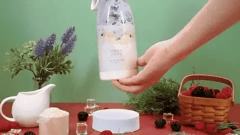On-the-Go Blender for Fresh Smoothies and Juices