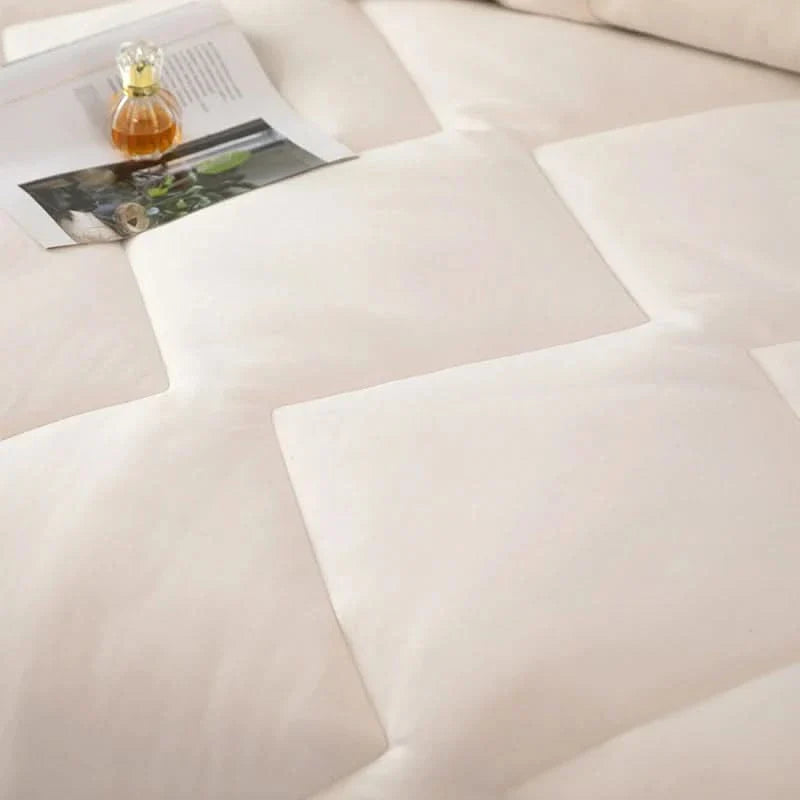 Cozy and Durable Blanket Made from Soft Fabric for All-Year Comfort
