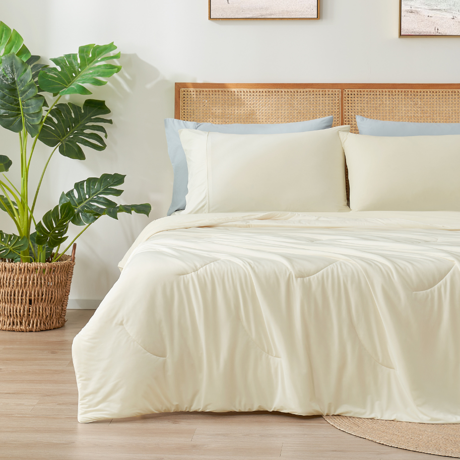 Lightweight Dual-Sided Comforter with Advanced Cooling Fabric for All Seasons